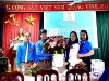 Đồng chí Vũ Thị Sáu tặng hoa BCH công đoàn Trung tâm